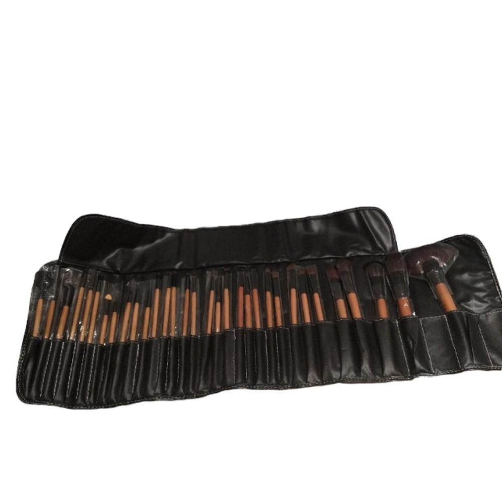 SOLD NEW 30 piece Makeup Brush Set in Carrying travel storage case - Picture 1 of 10